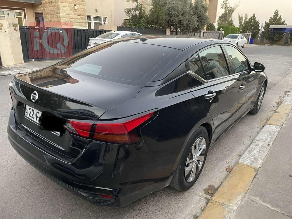 نيسان ألتيما